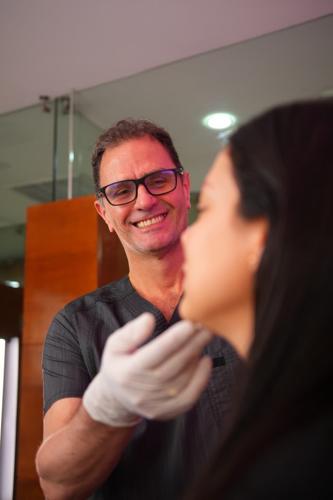 Resultados Naturales: La Filosofía Quirúrgica del Dr. Carlos Recio radiofrecuencia facial ha transformado la forma de cuidar la piel